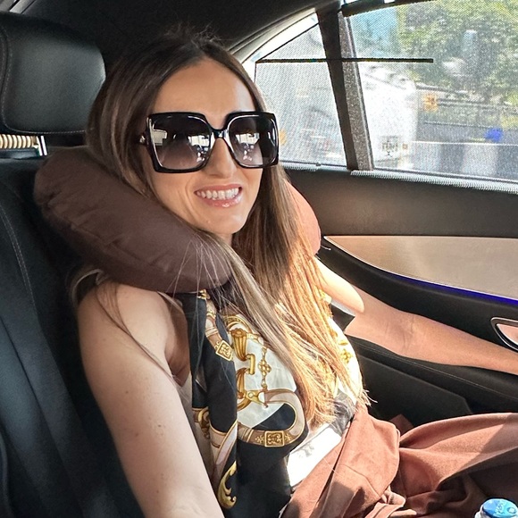 Meet your Posher, Julie - Picture 1 of 1